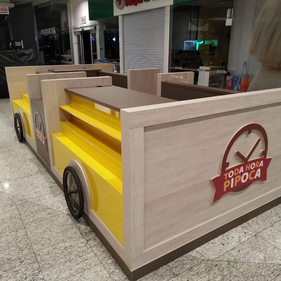 Projeto de ambiente comercial moderno