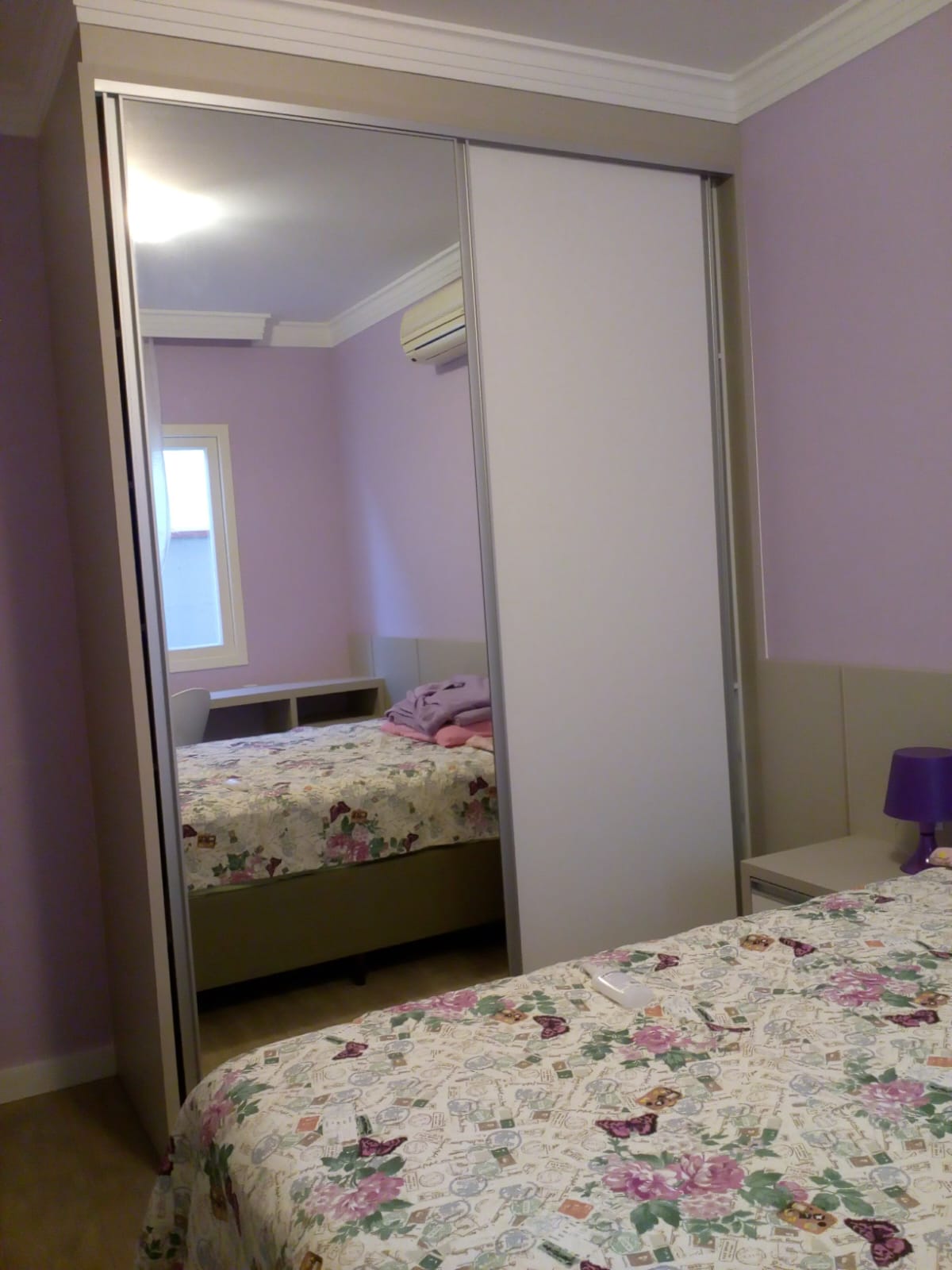 Quarto com armário sob medida