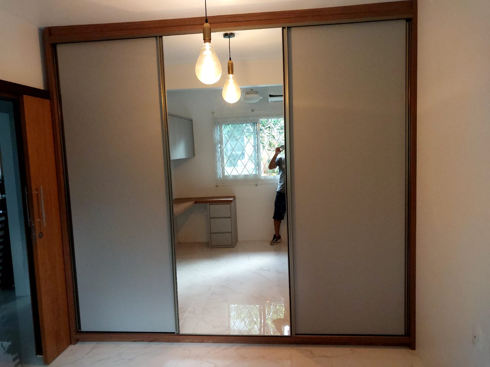 Quarto com armário sob medida