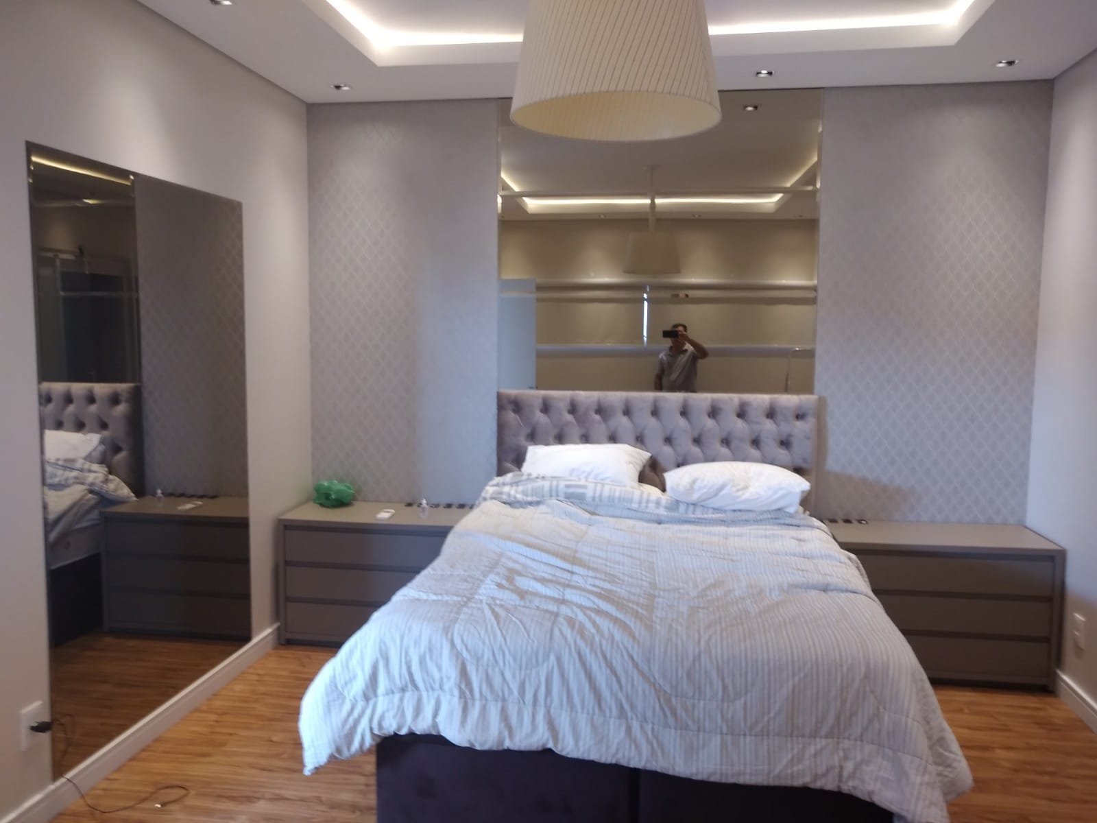 Quarto com armário sob medida